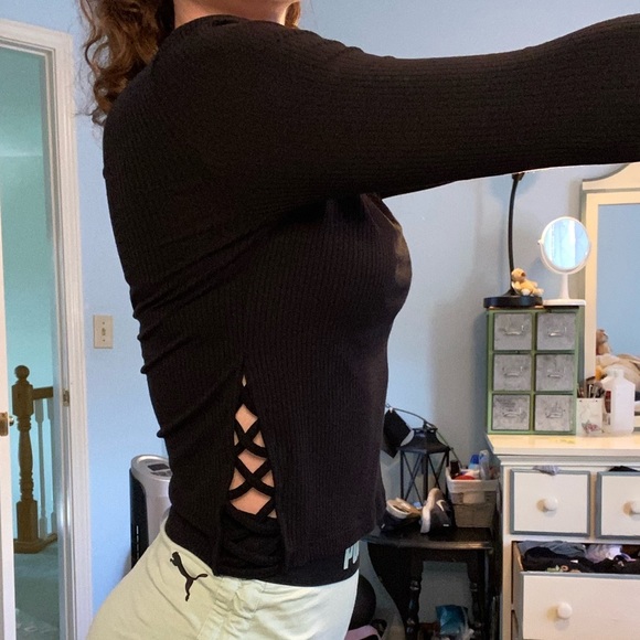 Forever 21 Tops - Forever 21 long sleeve shirt🎲